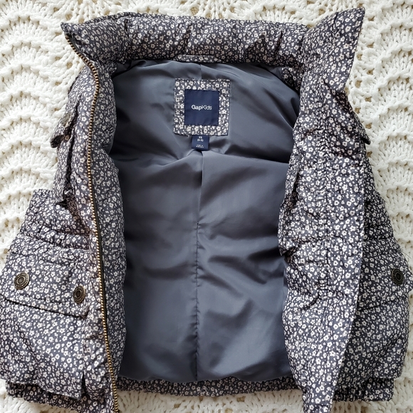 Gap Kids Floral Gray and White Puffer Vest Girls Size XS (4-5) - Picture 6 of 7